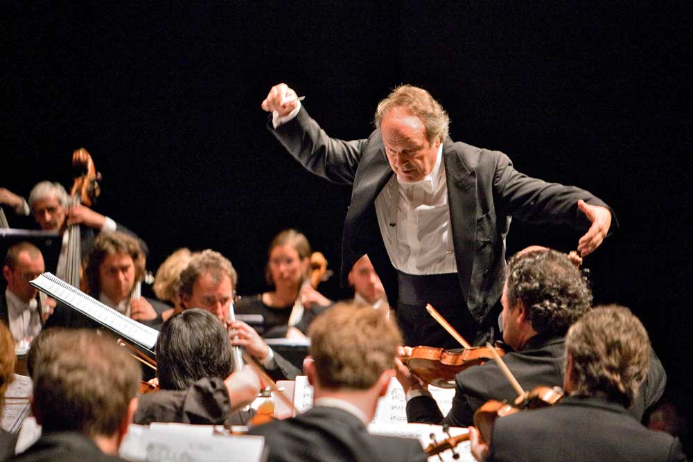 Michel Tabachnik en concert à Salzbourg avec le Brussels Philharmonic en 2010. Photo © Chris Hofer