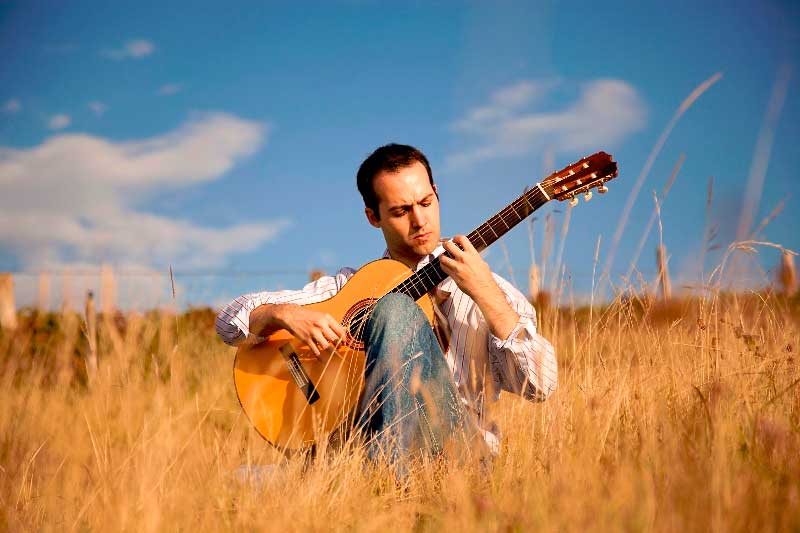 Le guitariste espagnol Roberto Moronn Pérez. D.R.