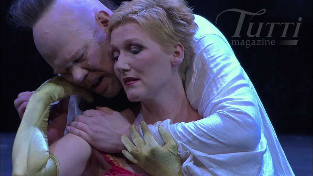 Alan Held (Jochanaan) et Angela Denoke (Salomé) dans <i>Salomé</i> de Richard Strauss en 2011.