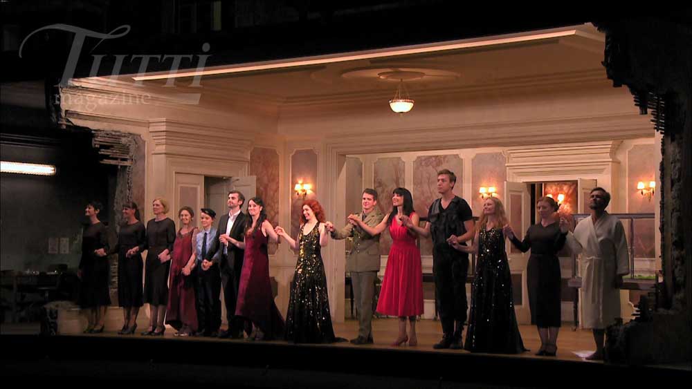 Applaudissements pour les interprètes d'<i>Alcina</i> à Aix-en-Provence.