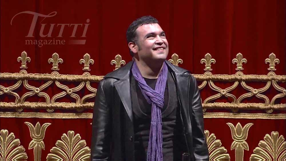 Aquiles Machado applaudi dans <i>Les Brigands</i>.