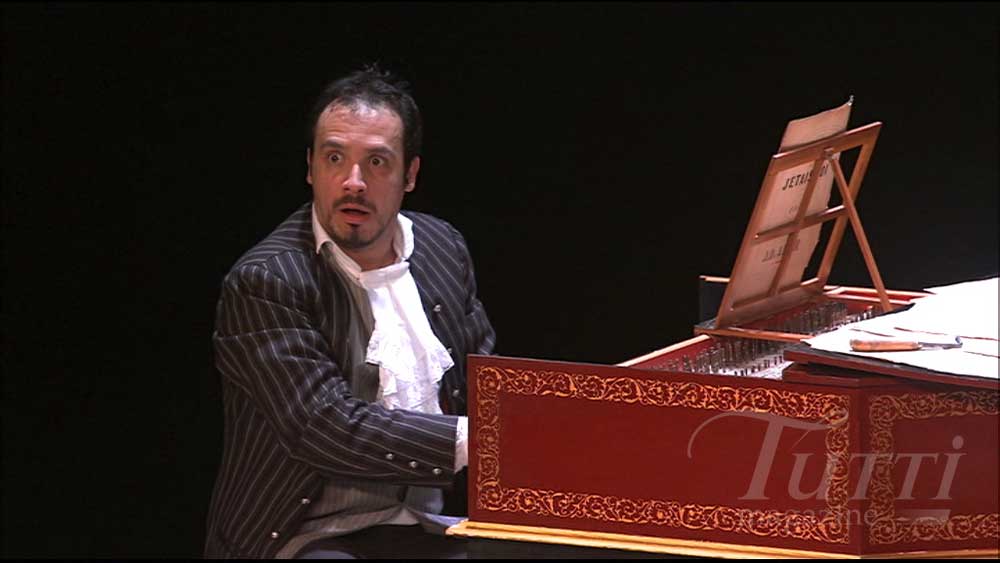 Alexandre Astier dans le rôle de Bach.
