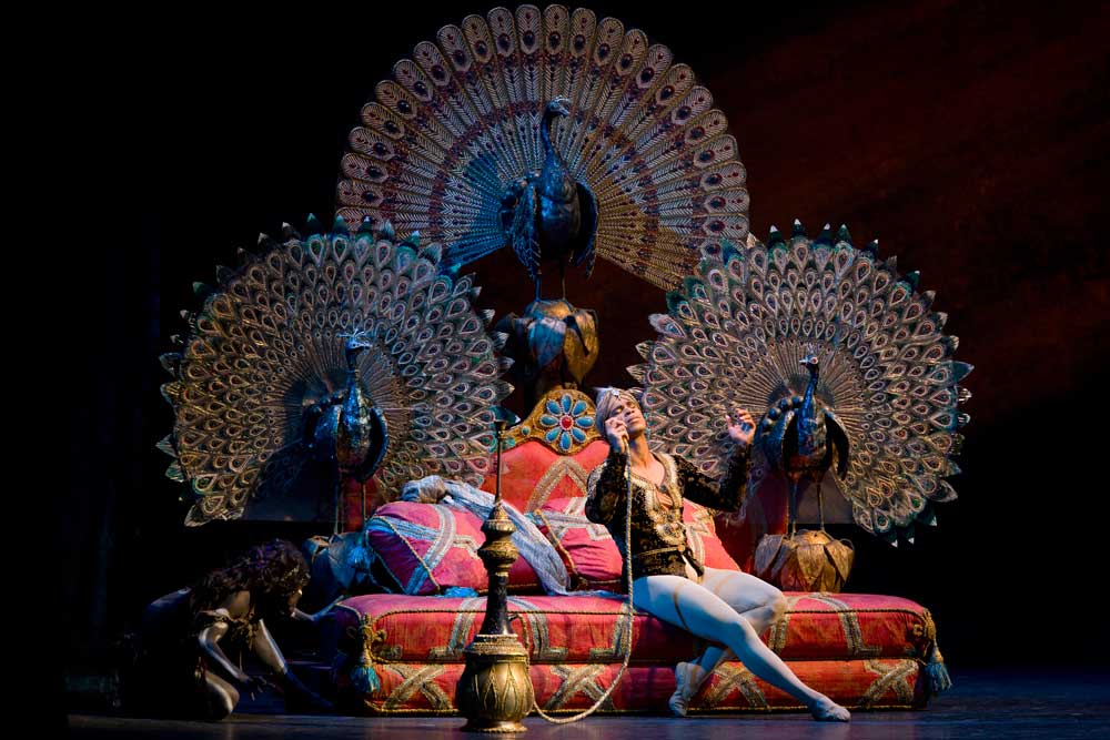 Carlos Acosta (Solor).  Photo © ROH/Bill Cooper 2009