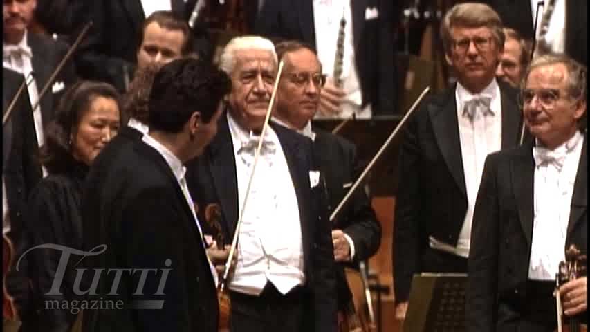 Applaudissements pour Sergiu Celibidache à l'issue de la <i>Symphonie No. 8</i> de Bruckner avec le Munchner Philharmoniker.
