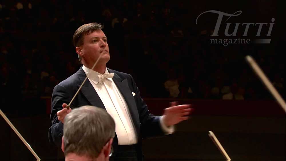 Christian Thielemann dirige Brahms à la tête de la Staatskapelle Dresden.
