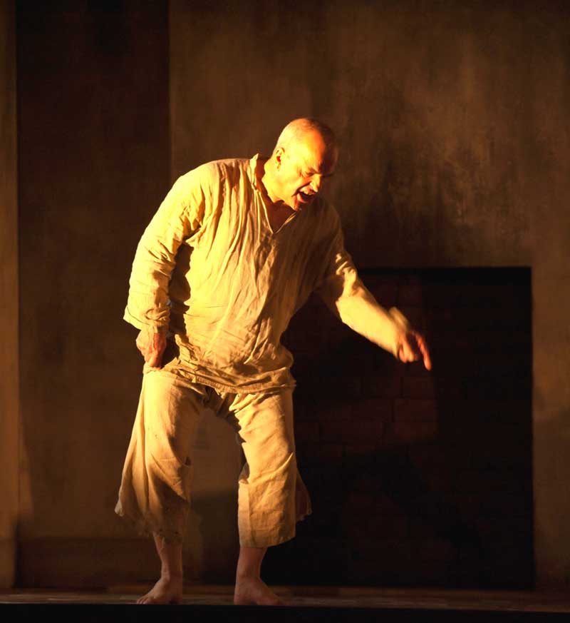 Christopher Purves (le Protecteur).  © Stephen Kummiskey