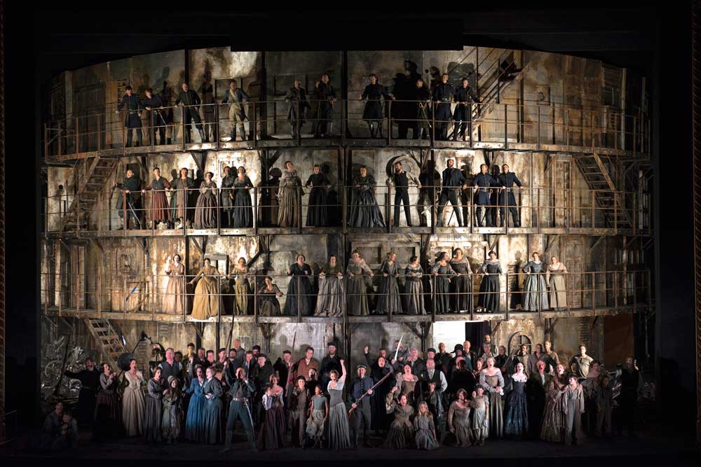 L'imposant décor des <i>Troyens</i> est signé Es Devlin.  © ROH/Bill Cooper, 2012