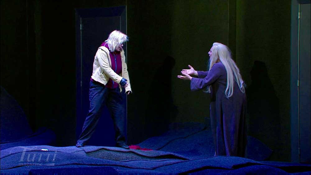 Eva Johansson (Elektra) et Marjana Lipovsek (Klytamnestra) dans <i>Elektra</i> mis en scène par Martin Kusej.