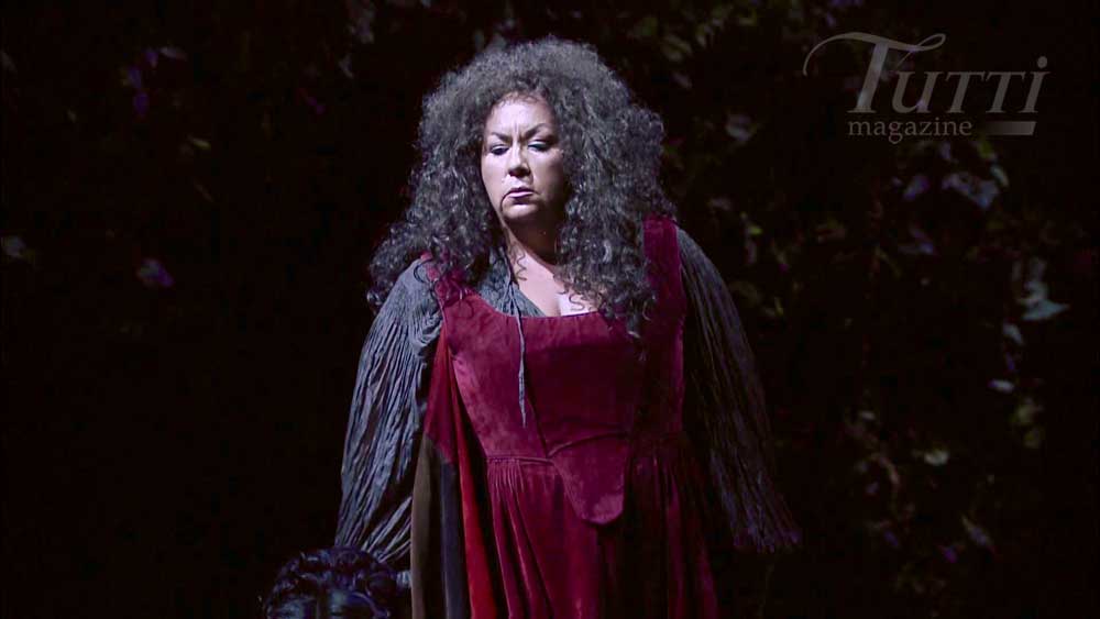 Elisabetta Fiorillo interprète le rôle d'Ulrica.