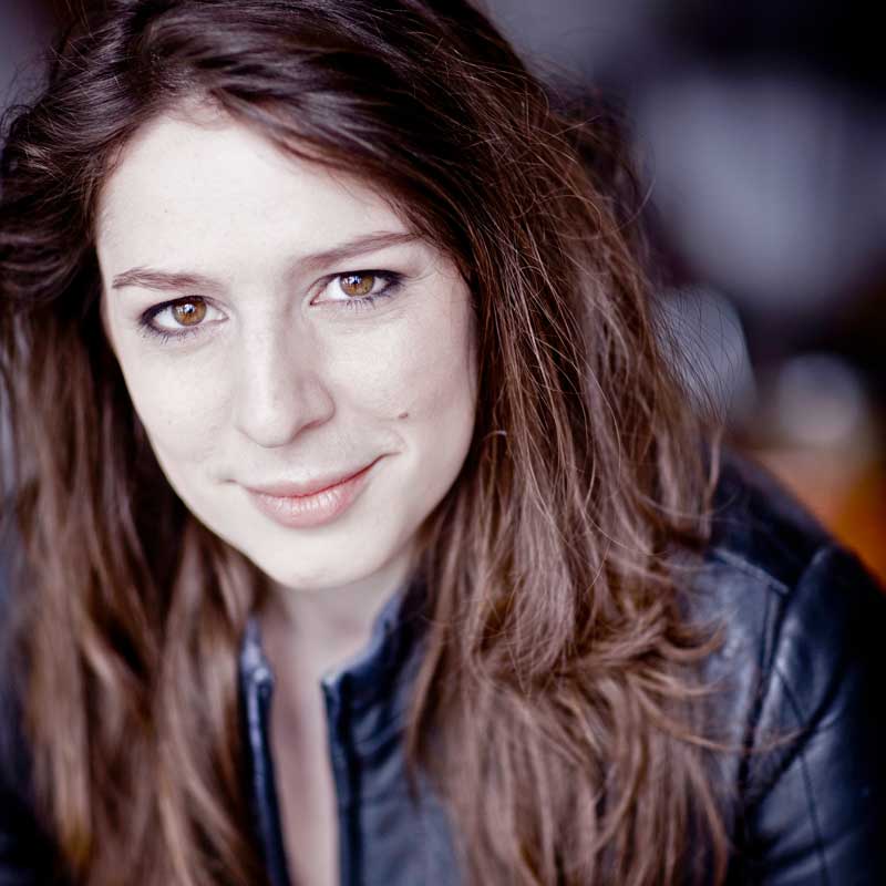 Elizabeth Watts. Photo © Marco Borggreve