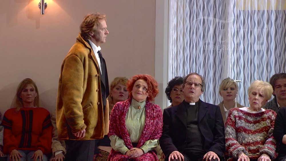 John Graham-Hall (Peter Frimes), Susan Gritton (Ellen Orford), Christopher Gillett (le révérend Horace Adams) et Felicity Palmer (Auntie).