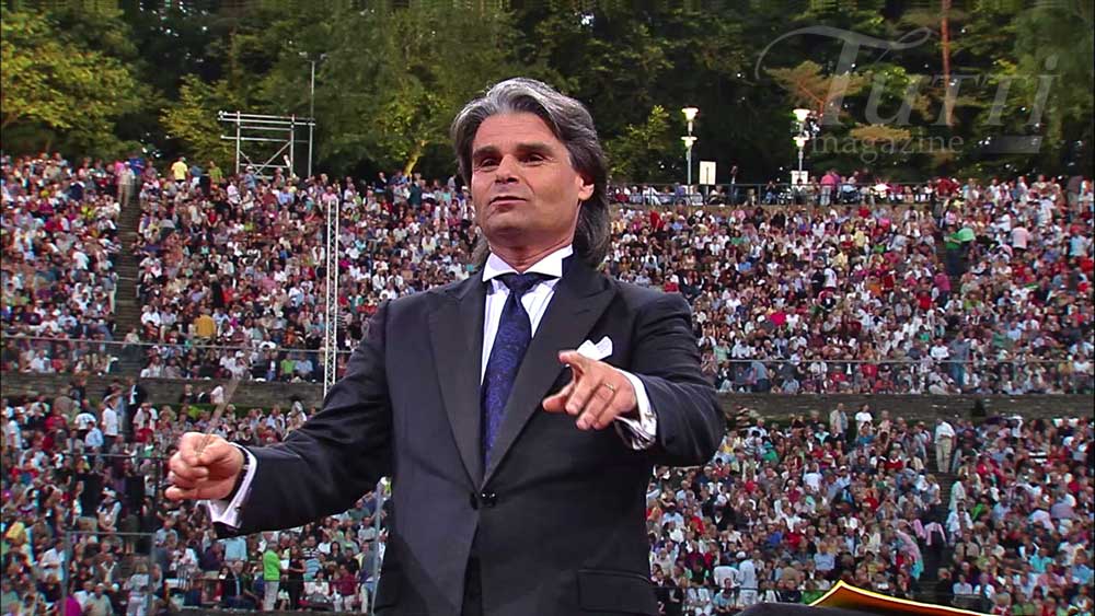 Ion Marin dirige le Berliner Philharmoniker.