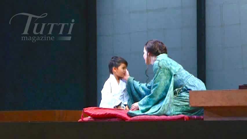 John Nguyen (Dolore) et Sian Pendry (Suzuki) dans <i>Madame Butterfly</i>.