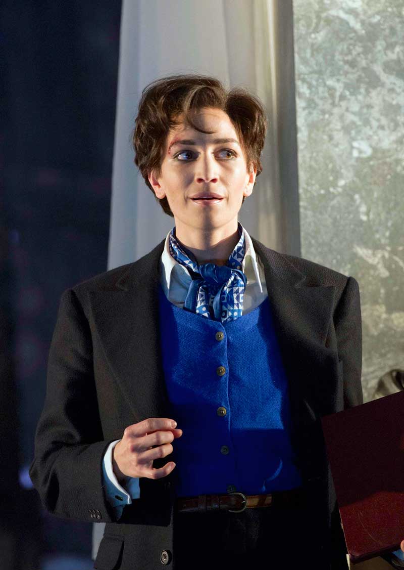 Kate Lindsey interprète le Compositeur dans <i>Ariane à Naxos</i> à Glyndebourne en 2013.  © Alastair Muir