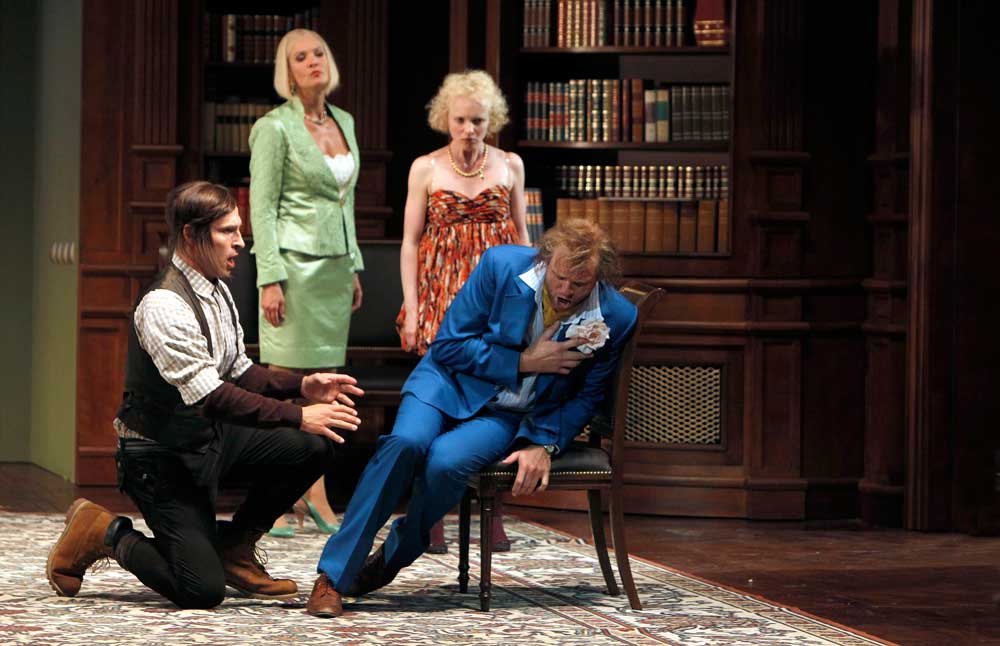 Kyle Ketelsen (Leporello), Marlis Petersen (Donna Anna), Kerstin Avemo (Zerlina) et Bo Skovhus (Don Giovanni).  © Pascal Victor