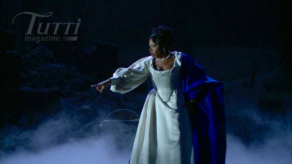 Kristin Lewis (Amelia) dans <i>Un Bal masqué</i> mis en scène par Massimo Gasparon.