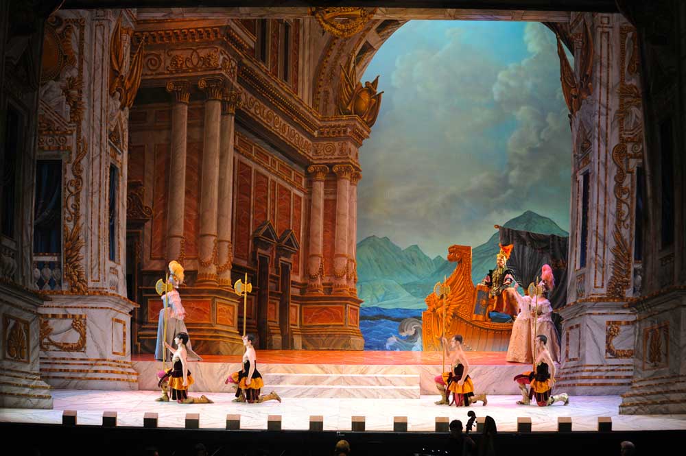 Scène de <i>La Partenope</i> mis en scène par Gustavo Tambascio à Murcia.  © Auditorium V. Villegas, Murcia