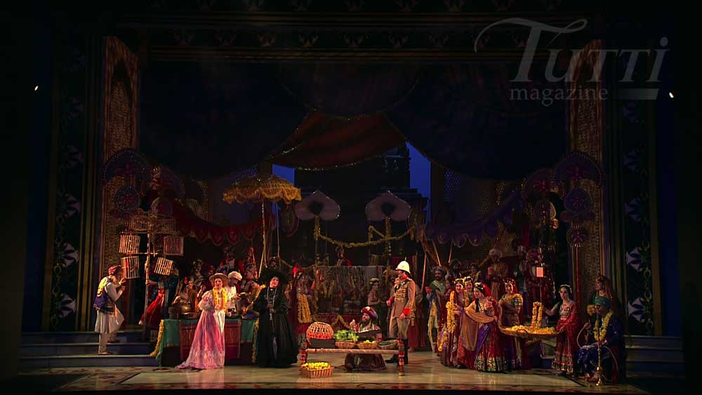 Acte II de <i>Lakmé</i> mis en scène par Roger Hodgman à l'Opéra de Sydney.