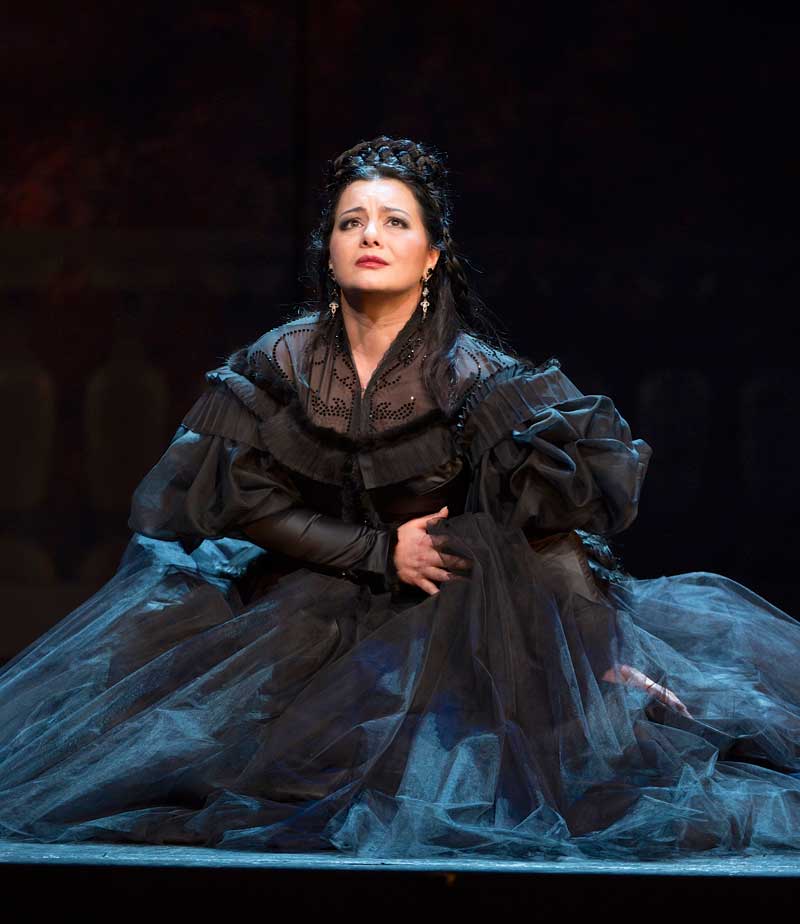 Lianna Haroutounian (Hélène). © ROH/Bill Cooper