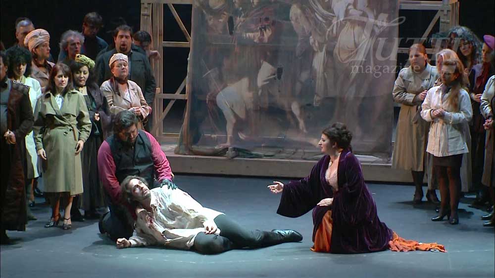 Leonardo Lopez Linares (Rolando), Andrew Richards (Arrigo) et Dimitra Theodossiou (Lida) dans la scène finale de <i>La Bataille de Legnano</i>.