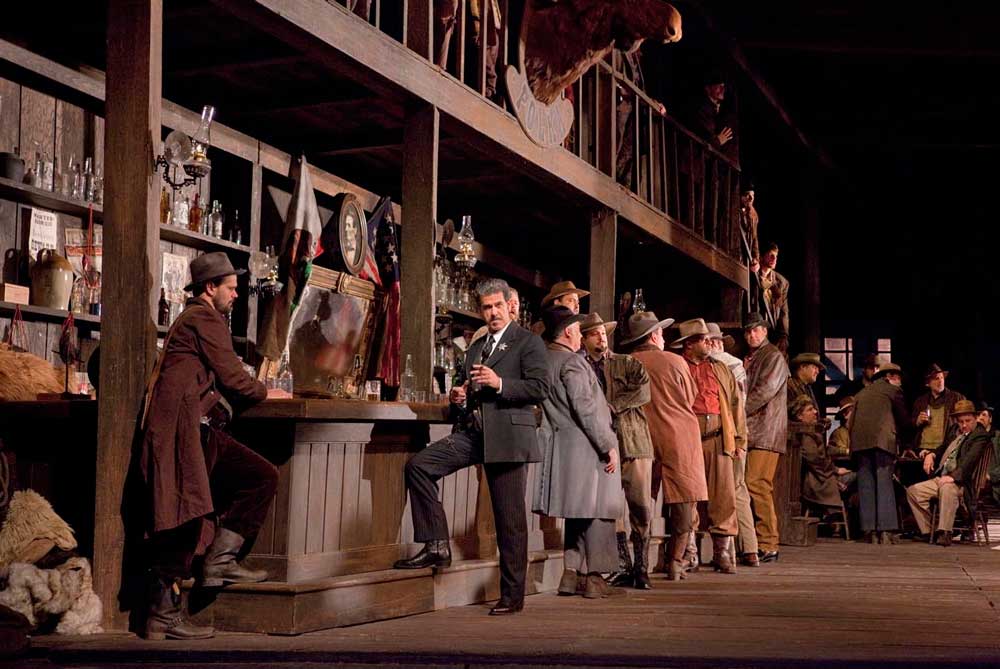 Lucio Gallo interprète le rôle de Jack Rance dans <i>La Fanciulla del West</i>.  Photo Ken Howard/Metropolitan Opera