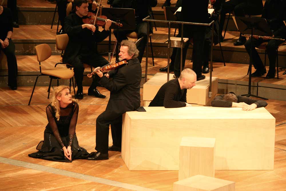 Magdalena Kozena (contralto), Daniel Stabrawa (violon) et Mark Padmore (l'Évangéliste).  © Andreas Knapp - 2010