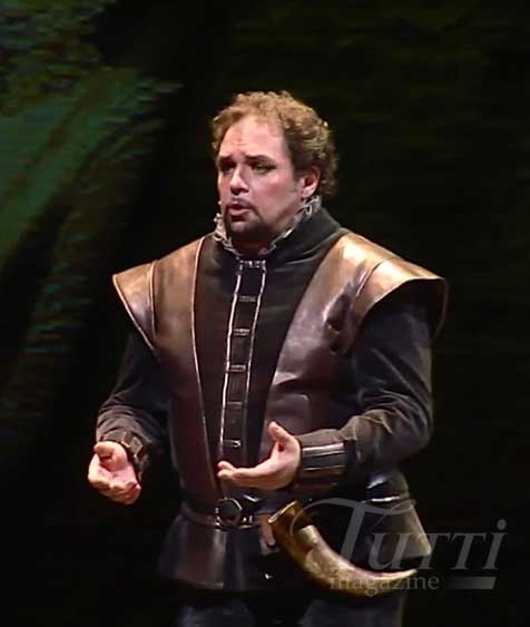 Le ténor Marco Berti chante le rôle-titre d'<i>Ernani</i>.