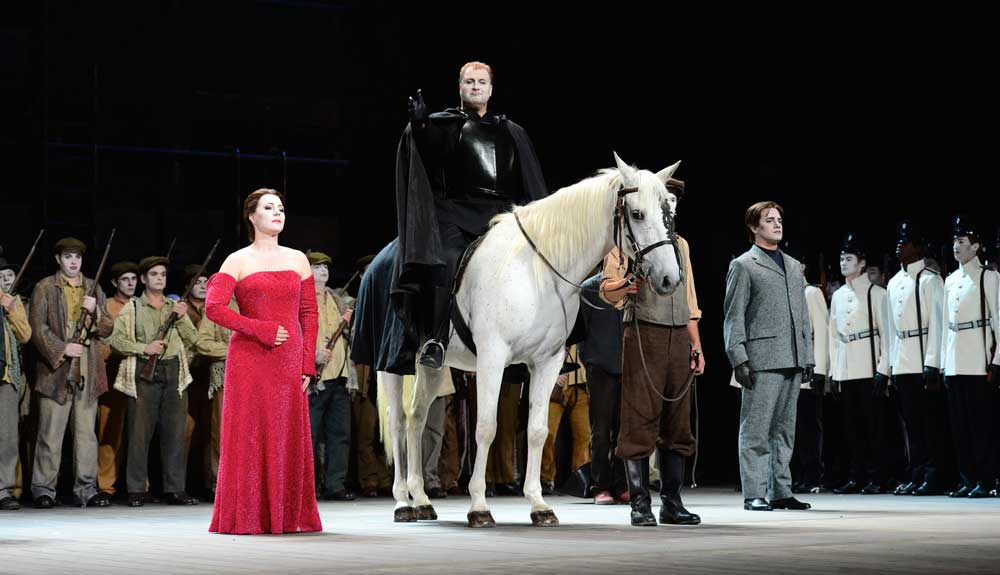 Marika Schönberg (Irène), Torsten Kerl (Rienzi) et Leonardo Neiva (Cecco del Vecchio) dans <i>Rienzi</i> au Capitole.  © Tommaso Le Pera
