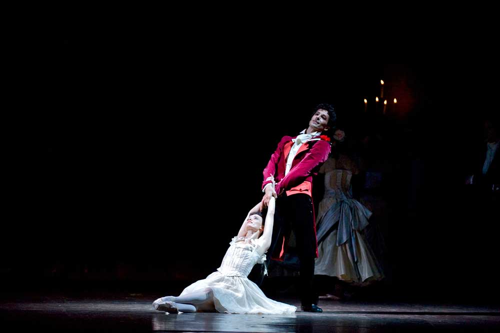 Clairemarie Osta et José Martinez (l'abonné).  Photo Telmondis/Bel Air Media © Julien Benhamou