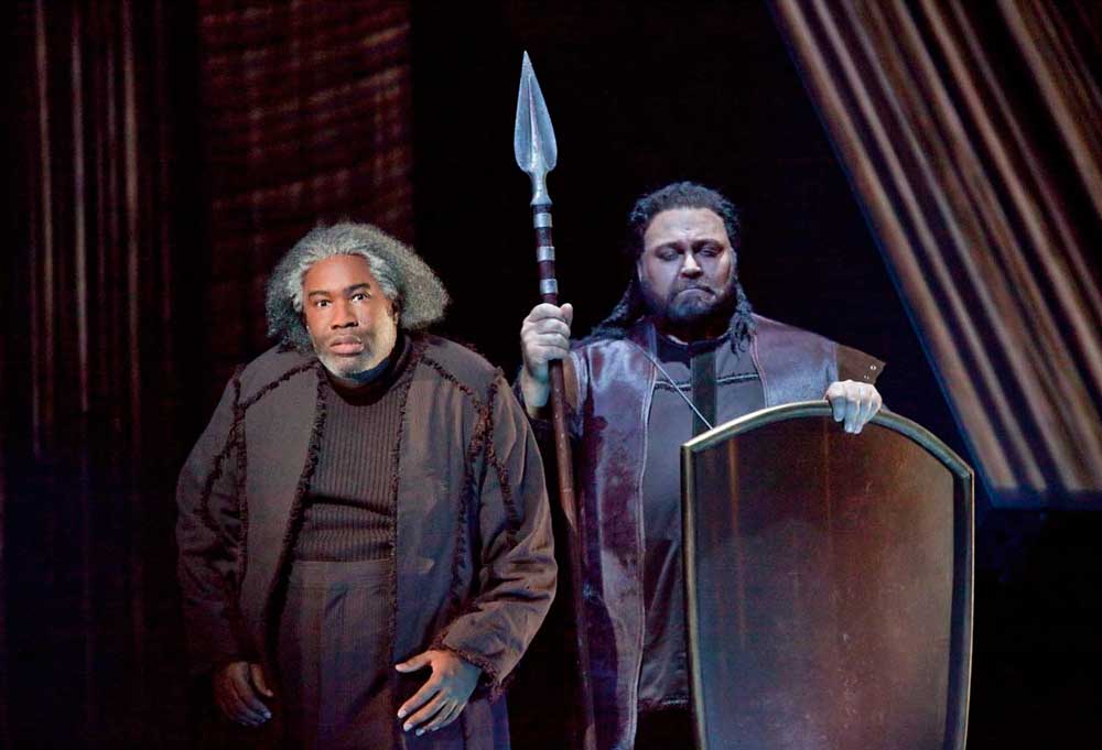 Eric Owens (Alberich) et Hans-Peter König (Hagen).  Photo : Ken Howard/Metropolitan Opera