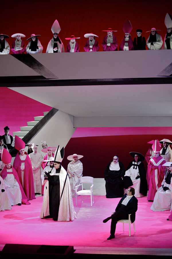 Michael Volle (Giovanni Morone).  © Photo Wilfried Hoesl