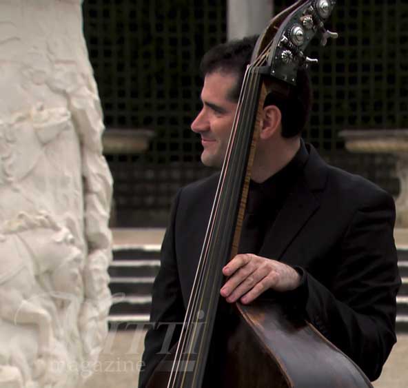 Le lien entre la sensibilité de Patxi Montero (violone) et celle de Cecilia Bartoli est parfaitement capté par la caméra d'Olivier Simonnet.