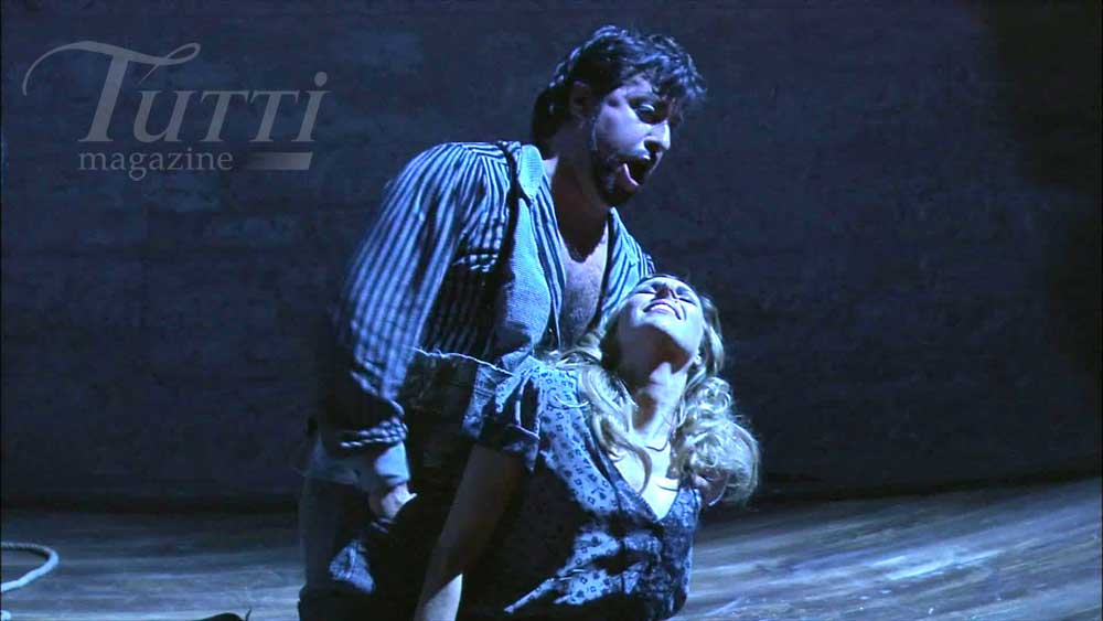 Rubens Pelizzari (Luigi) et Amarilli Nizza (Giorgetta) dans <i>Il Tabarro</i> de Puccini à Modène en 2007.