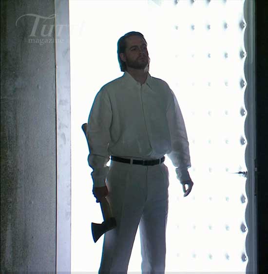 Reinhard Mayr interprète le précepteur d'Orest.