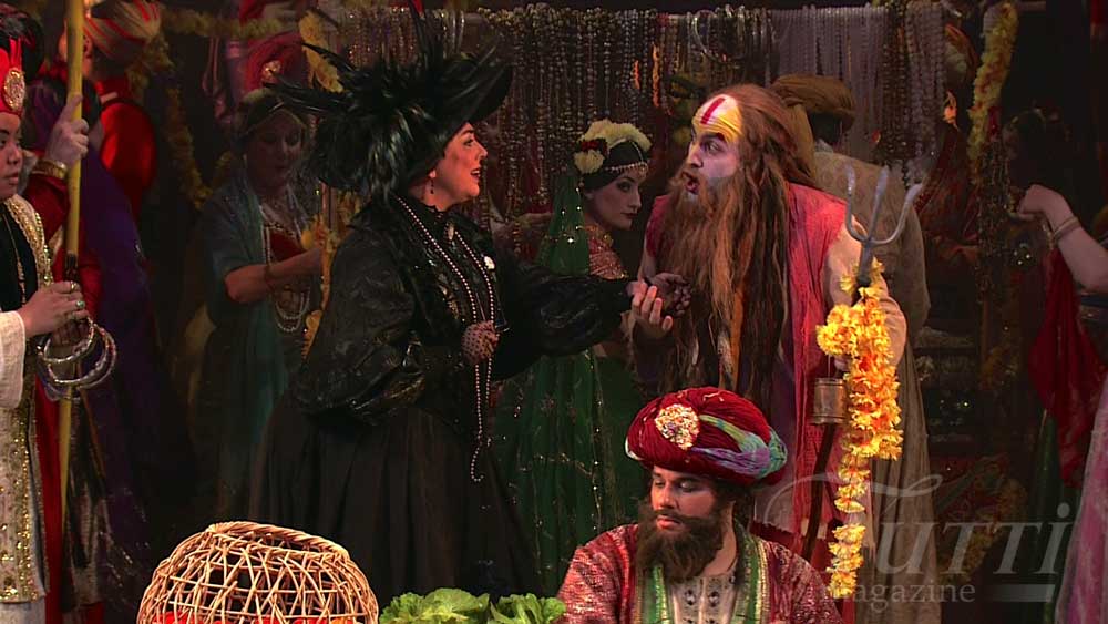 Roxane Hislop (Mistress Bentson) et Benjamin Rasheed (un devin).