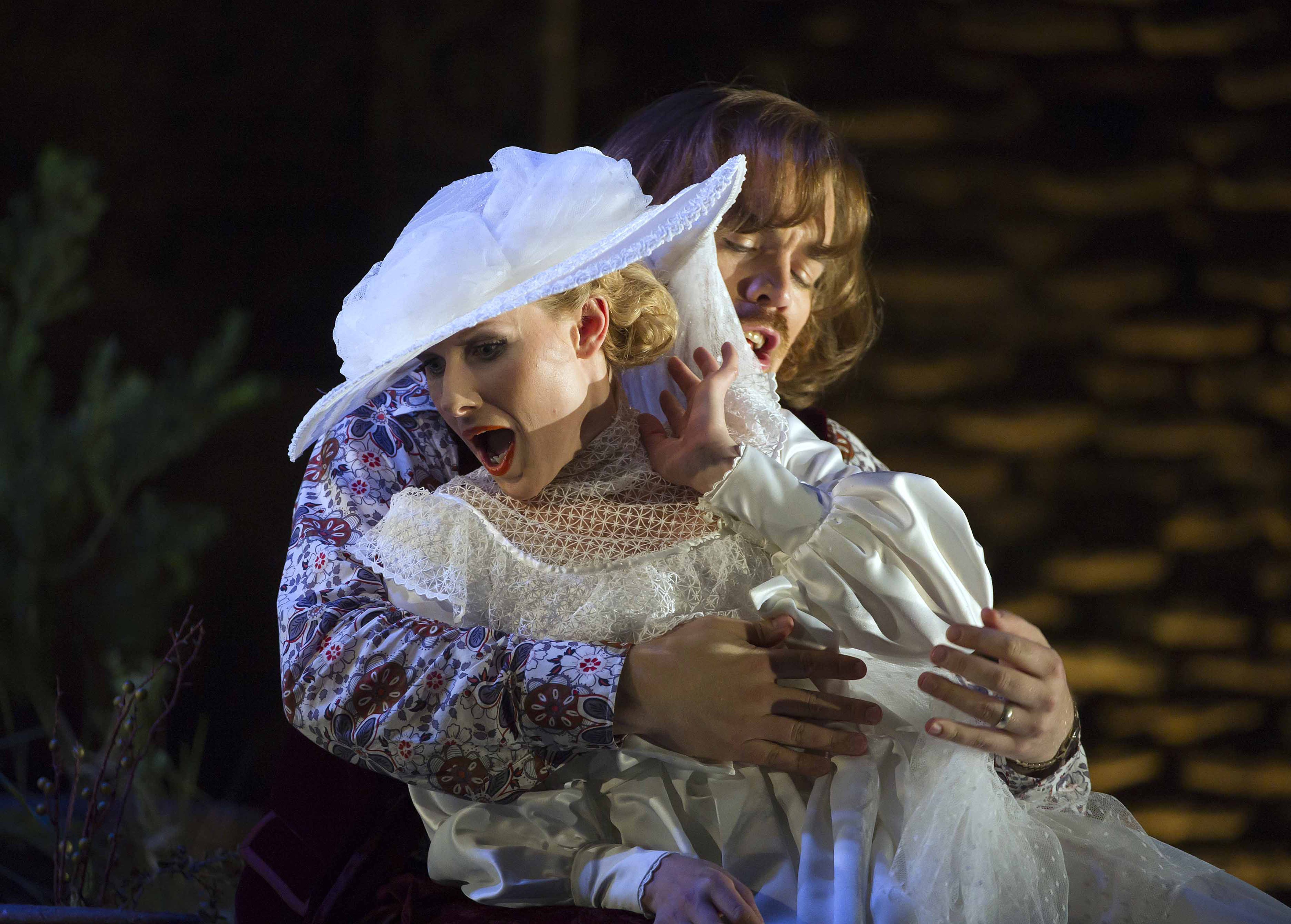 Sally Matthews et Audun Iversen dans <i>Les Noces de Figaro</i> mis en scène par Michael Grandage.  © Alastair Muir