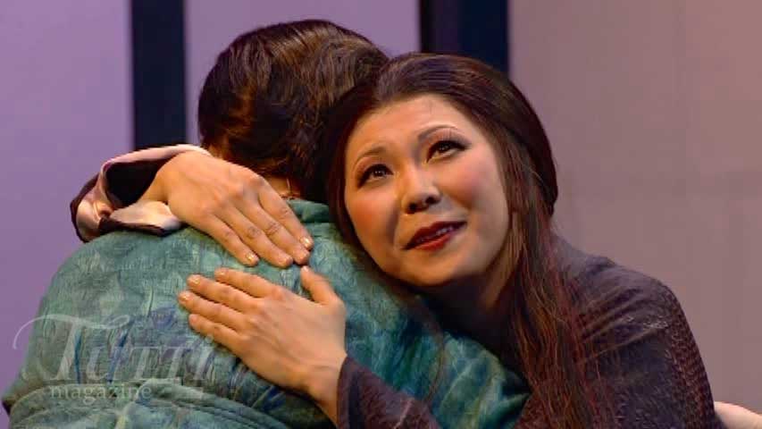 Sian Pendry (Suzuki, de dos) et Hiromi Omura (Cio-Cio-San).