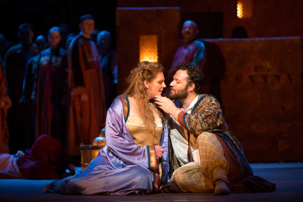 Eva-Maria Westbroek (Didon) et Bryan Hymel (Énée) dans <i>Les Troyens</i> mis en scène par David McVicar.  © ROH/Bill Cooper, 2012