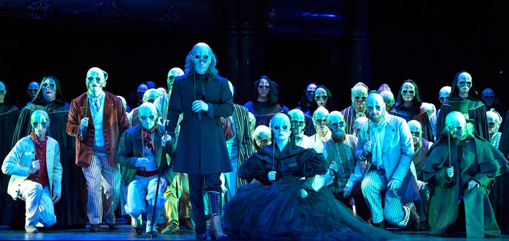 <i>Les Vêpres siciliennes</i> mis en scène par Stefan Herheim au Royal Opera House en 2013. © ROH/Bill Cooper