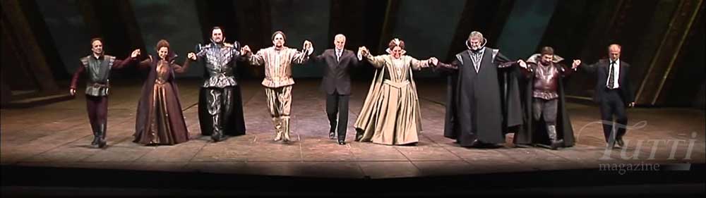 Applaudissements pour <i>Ernani</i> mis en scène par Pier'Alli à Parme.