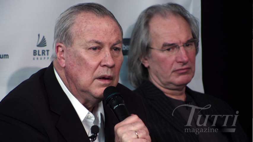 Le metteur en scène Robert Wilson et le chef d'orchestre Tonu Kaljutse en conférence de presse.