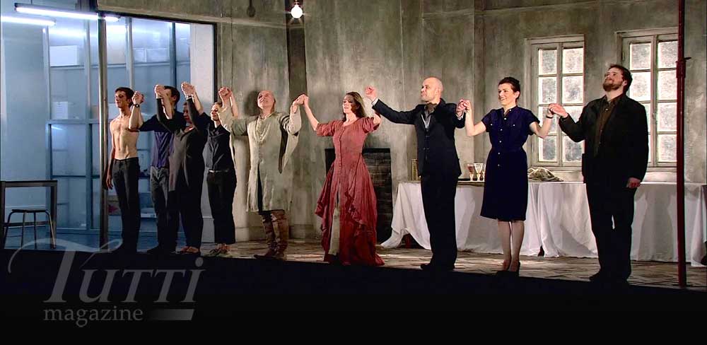 Applaudissements pour l'opéra de George Benjamin <i>Written on Skin</i> sur la scène du Royal Opera House en mars 2013.